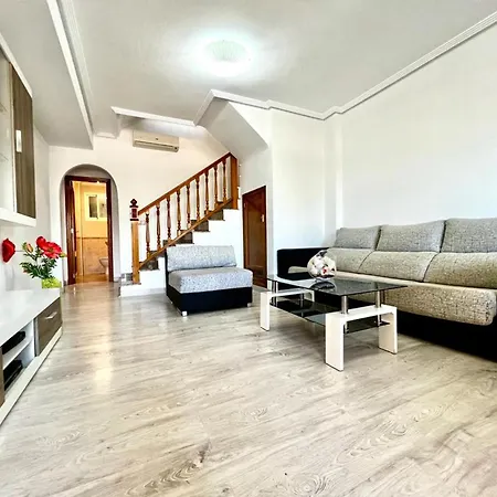 Charming 2-bed House In Torrevieja