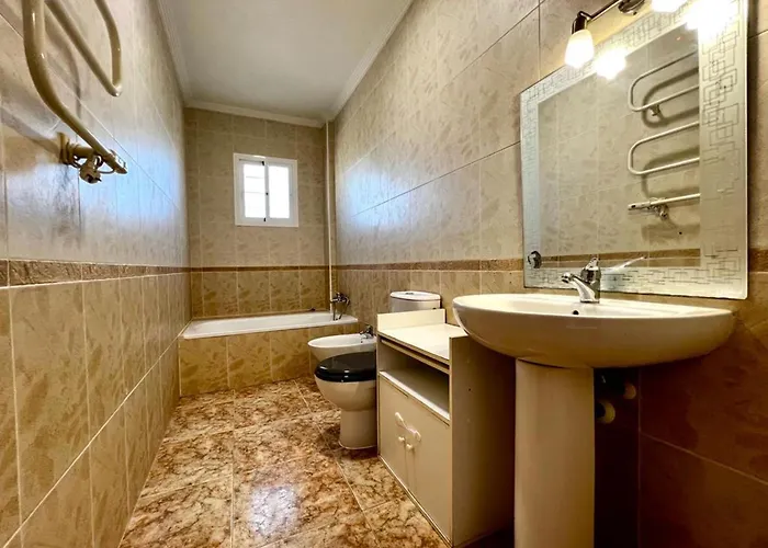 Charming 2-bed House In Semesterbostad *