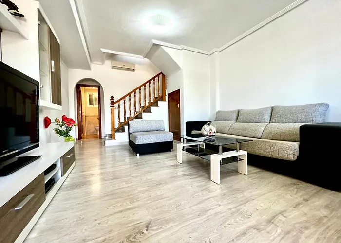 Charming 2-bed House In Torrevieja