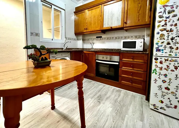 Charming 2-bed House In Semesterbostad