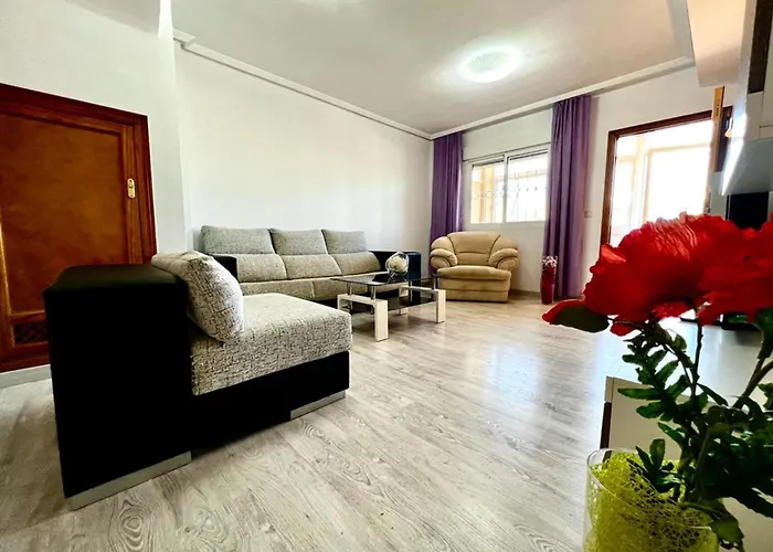 Semesterbostad Charming 2-bed House In