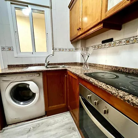 Charming 2-bed House In Торевьиа
