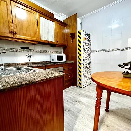 Charming 2-bed House In Торевьиа